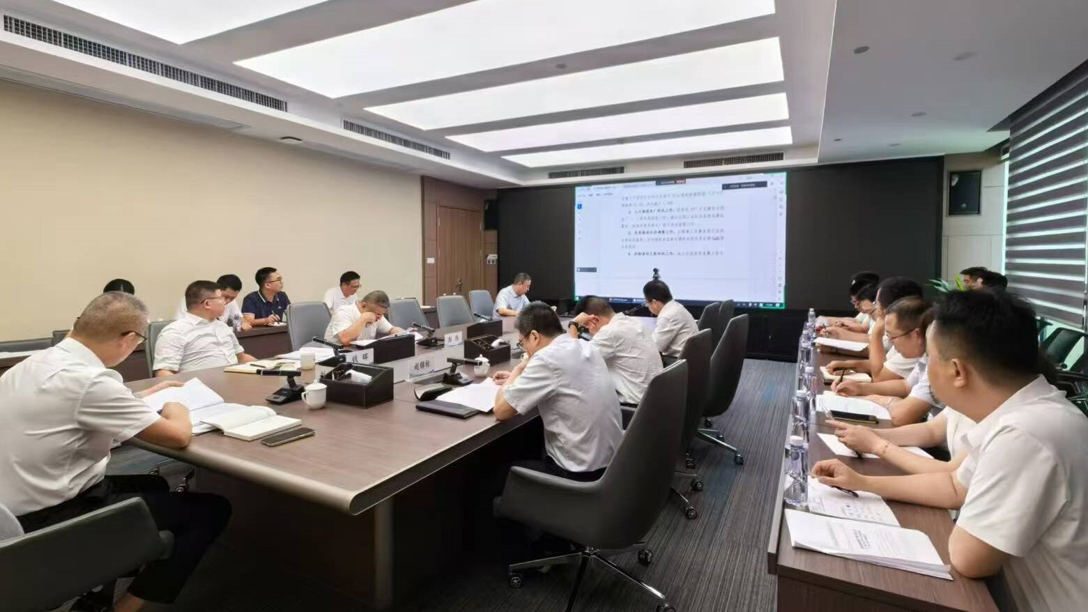 开云app登录入口召开2024年年中工作会暨7月经营分析联商会议